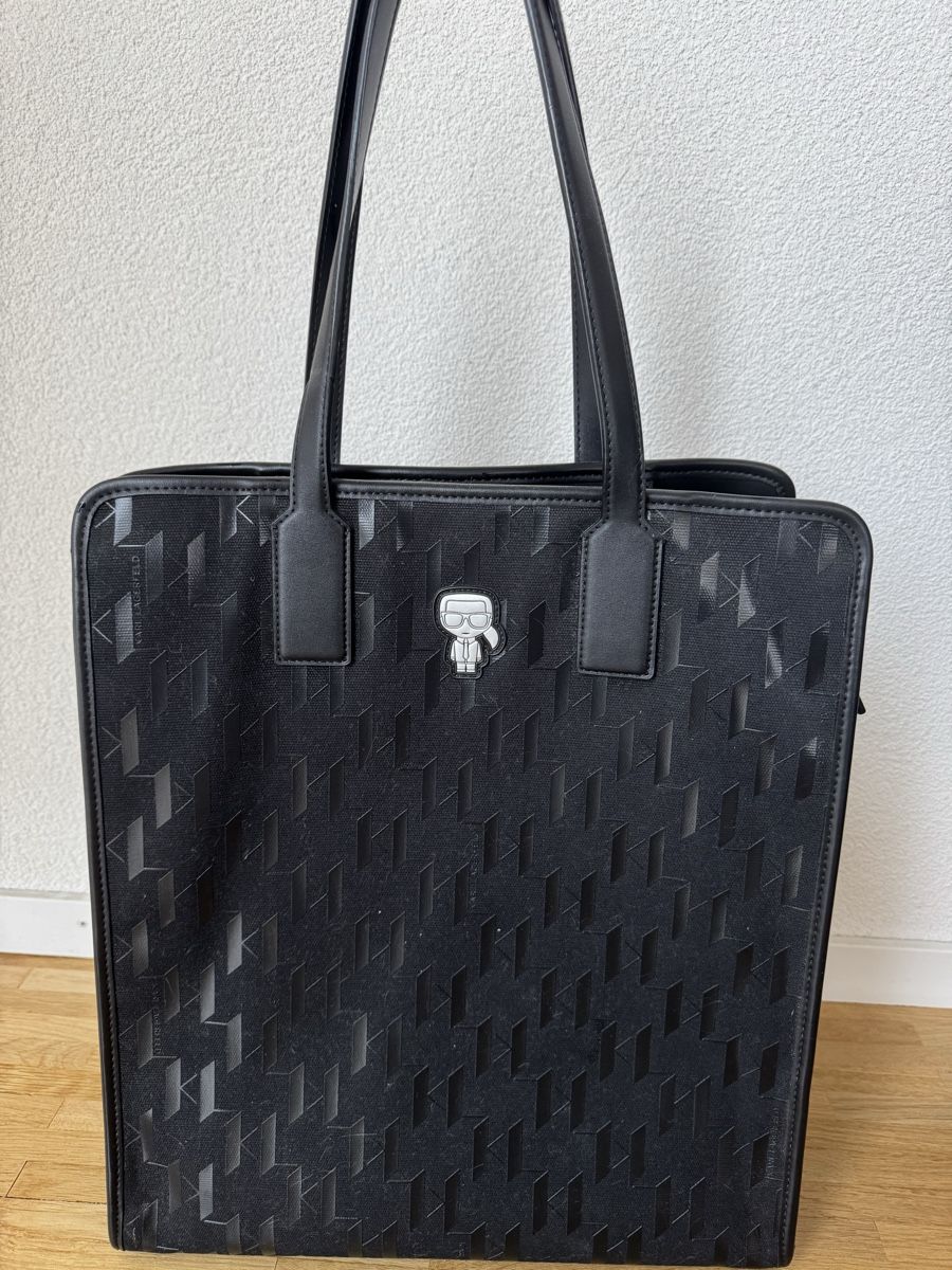 Karl Lagerfeld Sacs femmes: Sac Karl Lagerfeld – Neuf (Voir description) à Sion par kedelazic