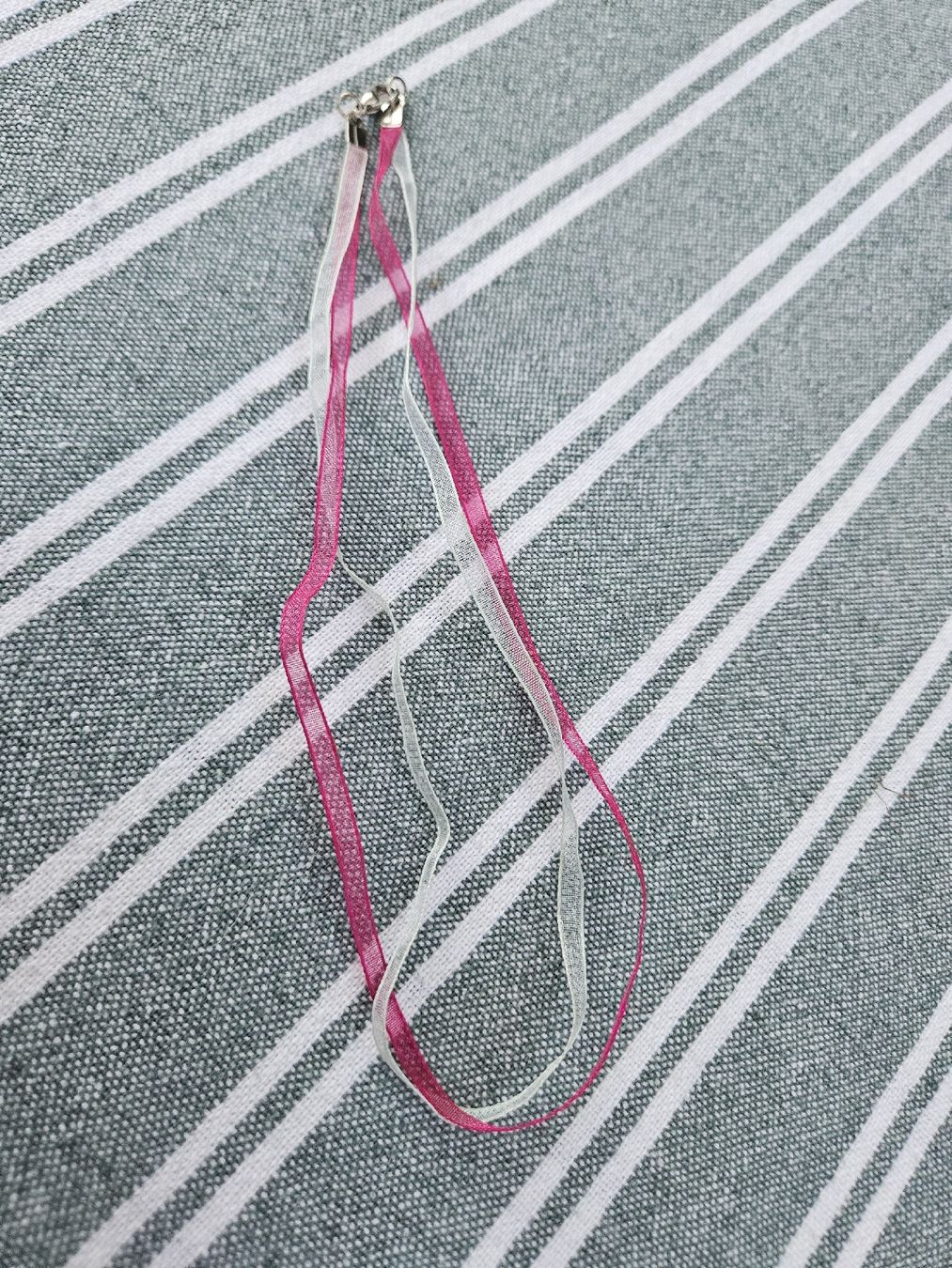 Catenine: Halsband Bändchen pink weiss – Usato da Wettingen venduto da Sk8ertomda