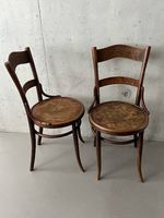 2 antike Bistrostühle
