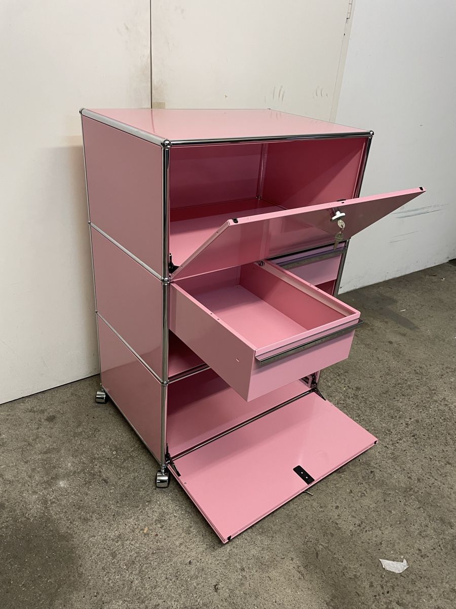 USM Étagères: Usm Haller Rollmöbel True Pink – D'occasion à Basel par M.Secondhand 2