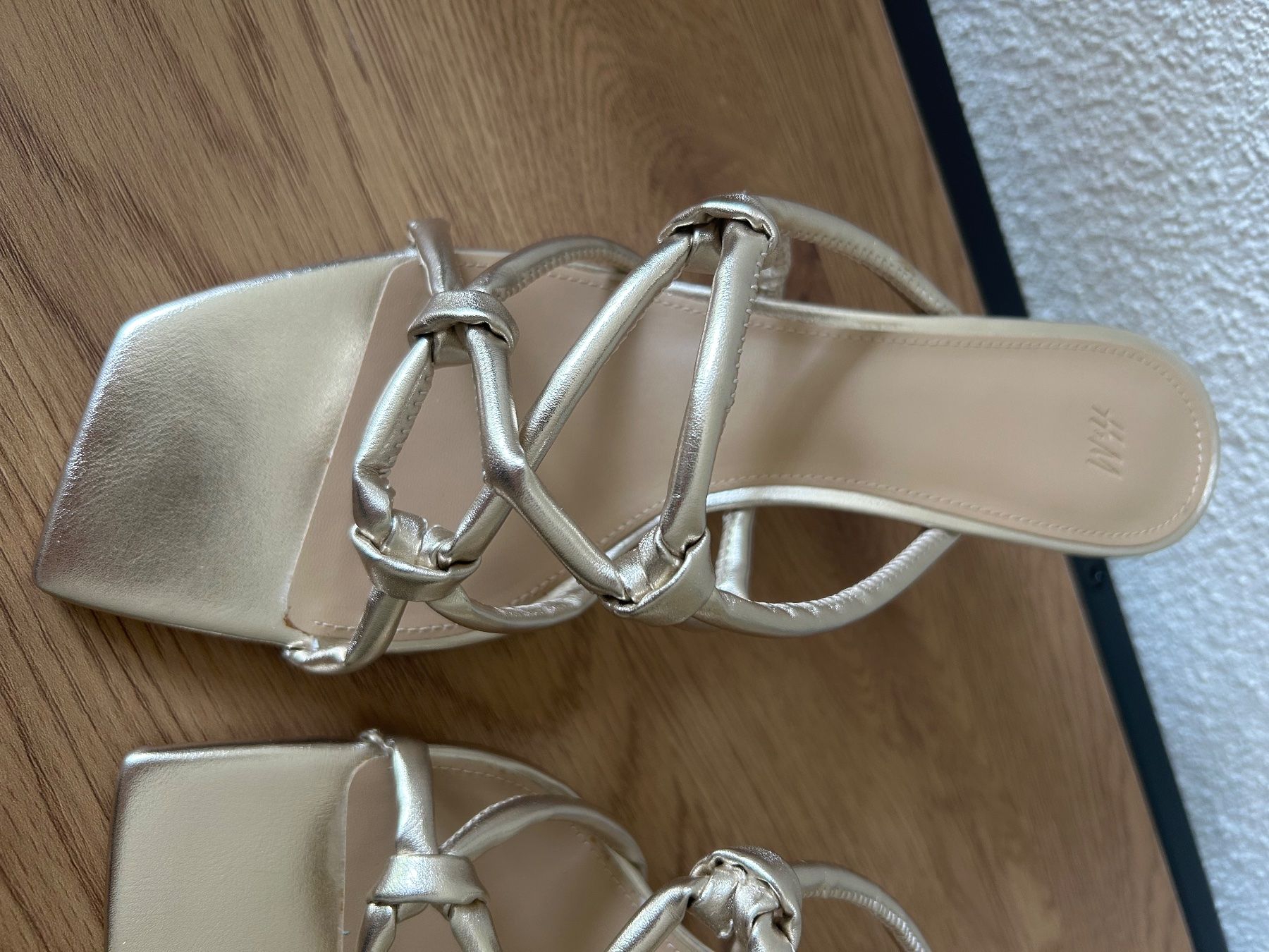 H&M Damenschuhe: Goldene Sandaletten Grösse 38 NEU – Neu (gemäss Beschreibung) aus Oberengstringen von Bechi 3
