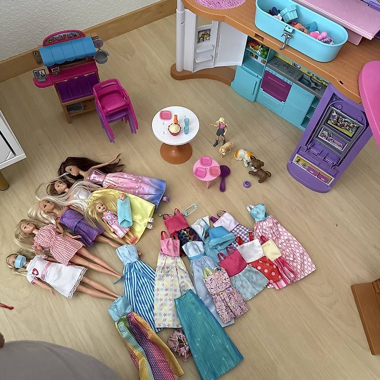 Maisons pour enfant: Barbiehaus mit Zubehör – D'occasion à Hochdorf par Franciscochico 1