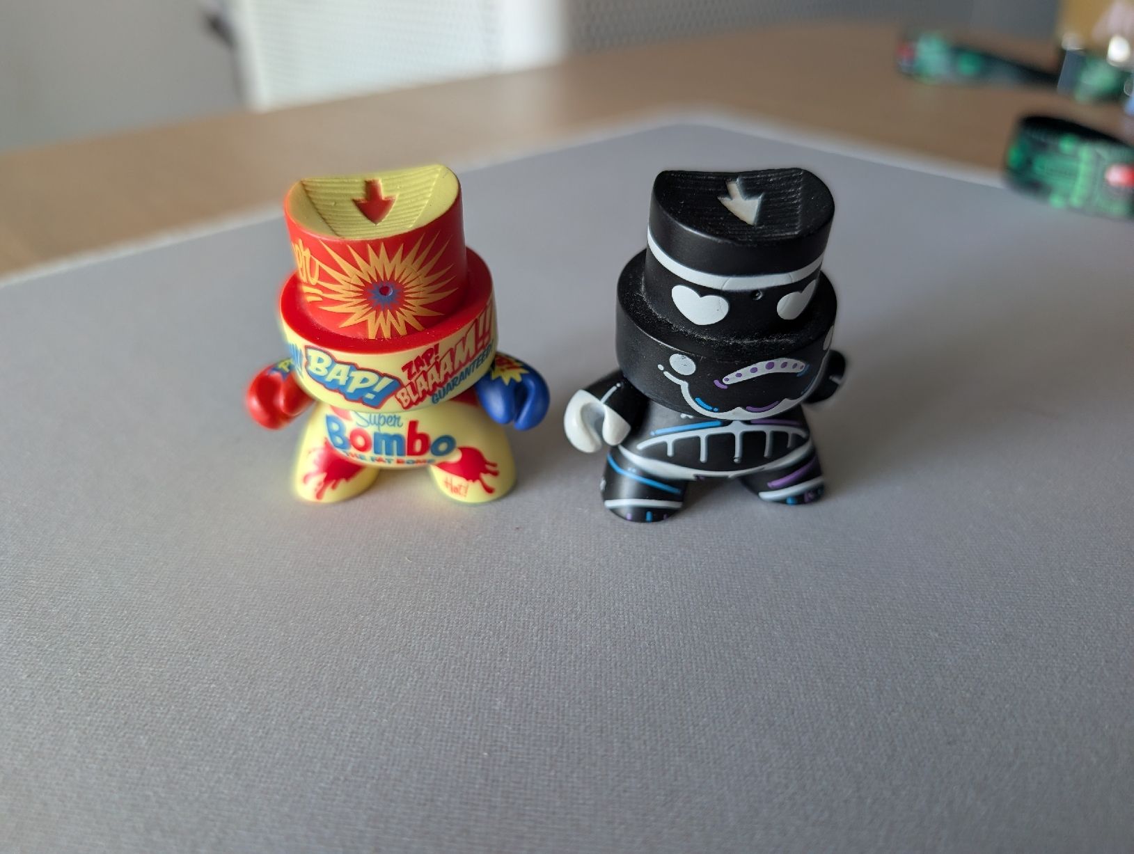 Statuette: 2 Kidrobot Fatcap Figuren – Usato da Uster venduto da FabioR