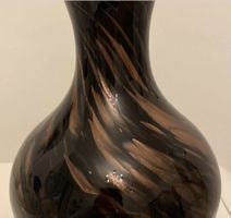 Magnifique vase soufflé et incrusté de paillettes dorées