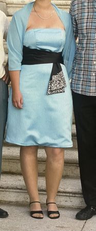 Himmelblaues Cocktailkleid mit Stola, Grösse 42