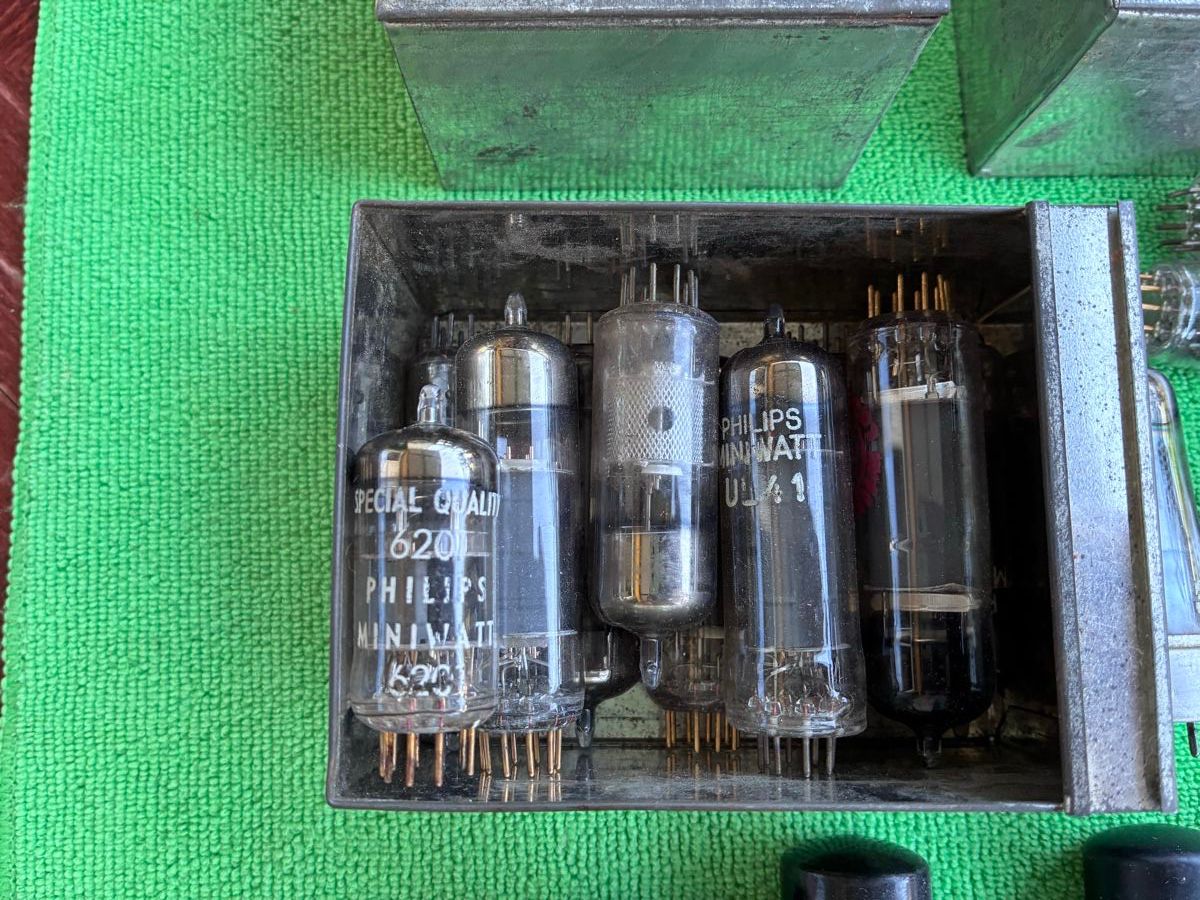 Amplificatori: Vintage electronic valves , non tested . – Difettoso da Zürich venduto da HiFiAtelier 1