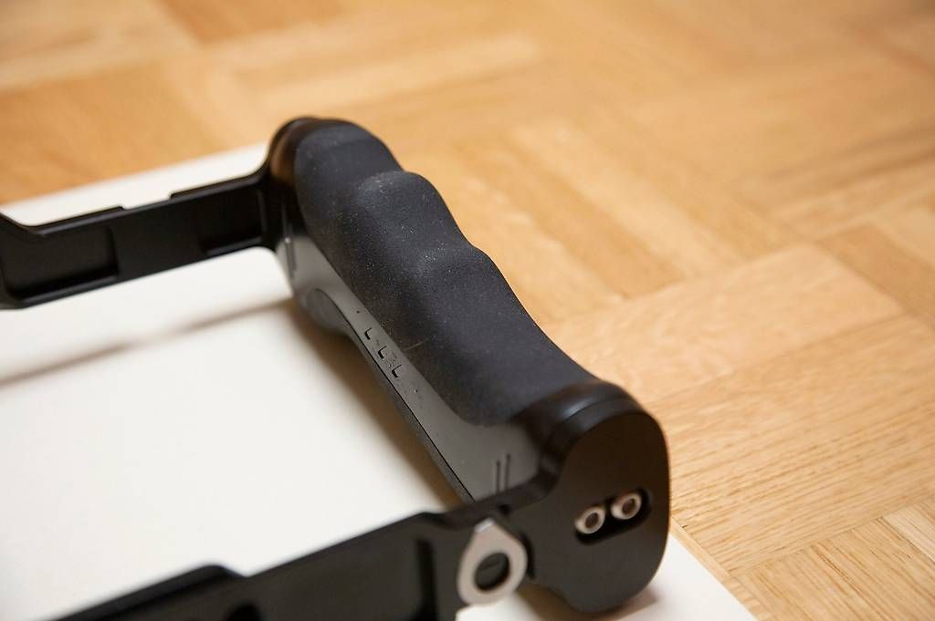 Sonstiges Zubehör: NEEWER Camera Cage Käfig Universal DSLR CA106 – Gebraucht aus Luzern von postdoc23 4