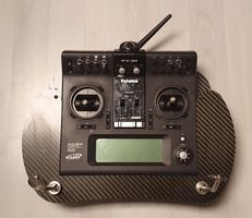 Futaba FX30 Sender inkl. Ladegerät und Carbon Senderpult
