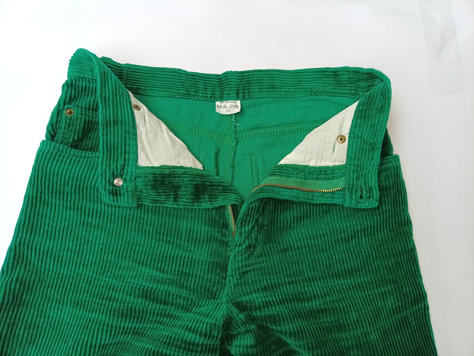 Hosen: Grüne Cordhose – Neu (gemäss Beschreibung) aus Wängi von Ladys_First