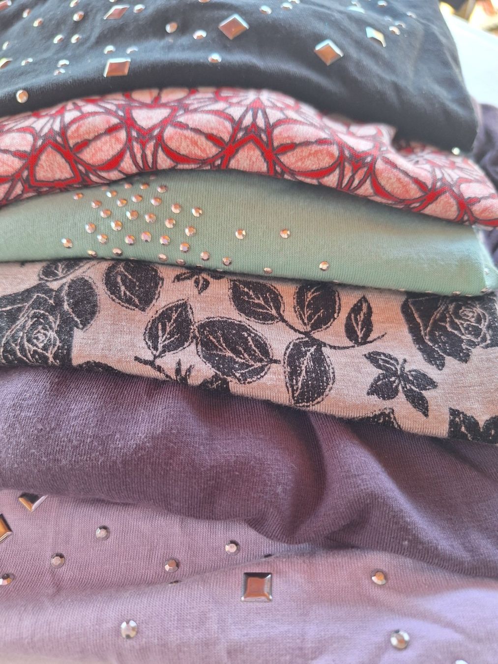 Kleiderpakete: 6 STK T-SHIRTS IN GR 40 – Gebraucht aus Huttwil von Kunterbuntli 8