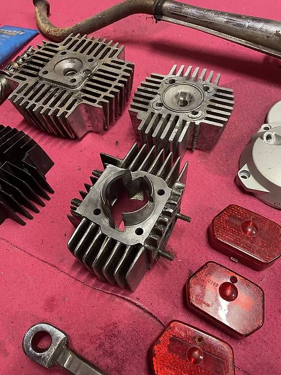 Tutti i ricambio per moto: Lot de pièces vélomoteur – Difettoso da Siviriez venduto da alaindumas 2