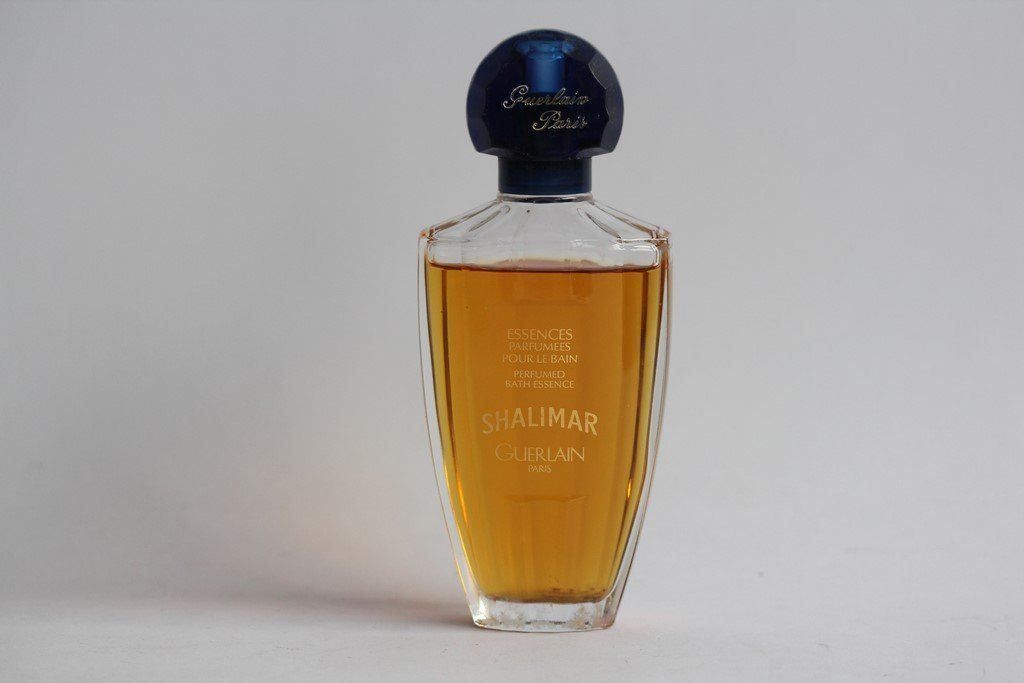 Guerlain Profumi & Eau de Toilette: GUERLAIN Parfum bain Shalimar – Usato da Vandoeuvres venduto da Dom-Tom
