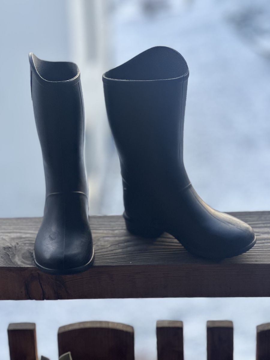 Decathlon Scarpe per ragazzi: Bottes en caoutchouc - taille 27 – Usato da Le Châble VS venduto da 027_aymon