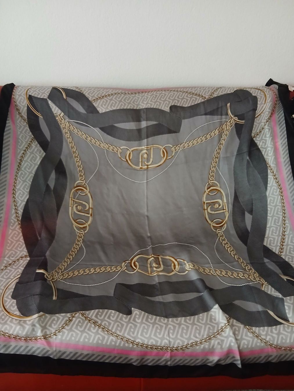 Foulard & Sciarpe: Liujo Elegant Tuch – Usato da St. Gallen venduto da afr_gc59 1