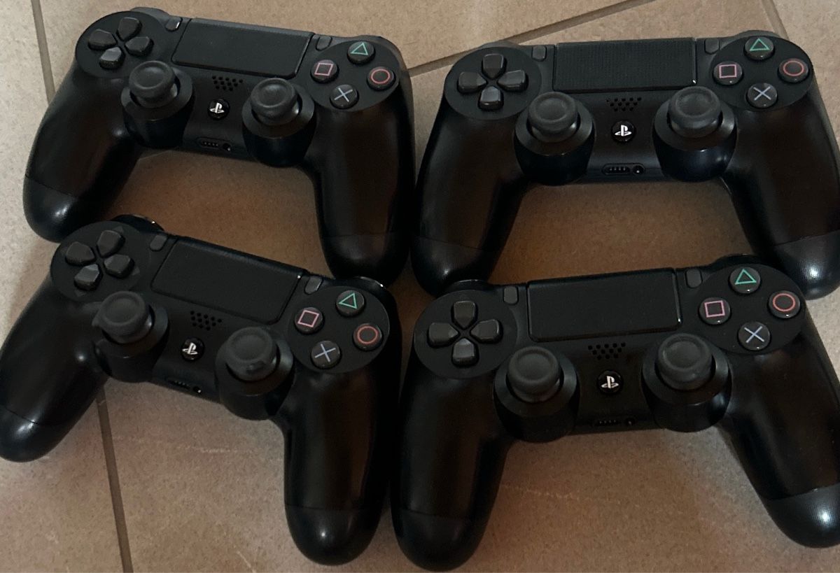 Manettes: PS4 Kontroller – D'occasion à Hirzel par nora1983