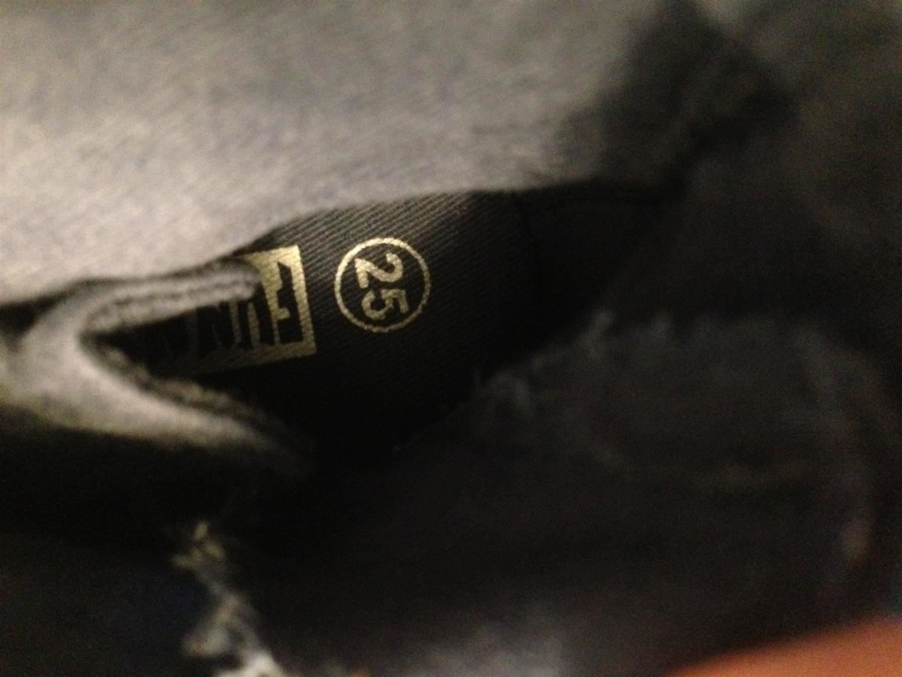 Schuhe für Jungen: Sneakers Turnschuhe Gr. 25 blau – Gebraucht aus Aesch ZH von Goonies_1 4