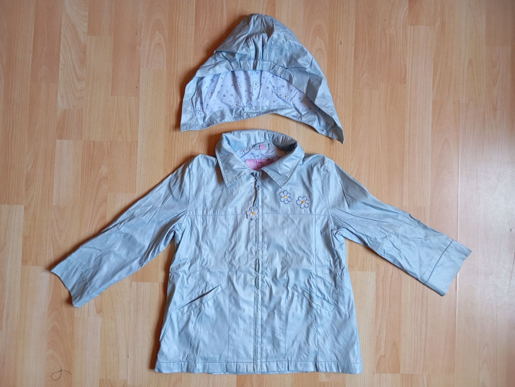 Giacche & Cappotti: süsser Wind- /Regenmantel mit Kapuze, hellblau Gr. 122 – Nuovo (secondo la descrizione) da Zeneggen venduto da shemesh_ 3