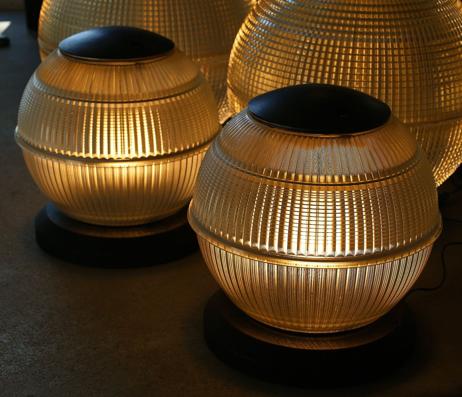 Lampade: Holophane Bodenleuchte, Lampe, Bodenlampe, Tischlampe – Usato da Birrwil venduto da brandschatz_birrwil 2