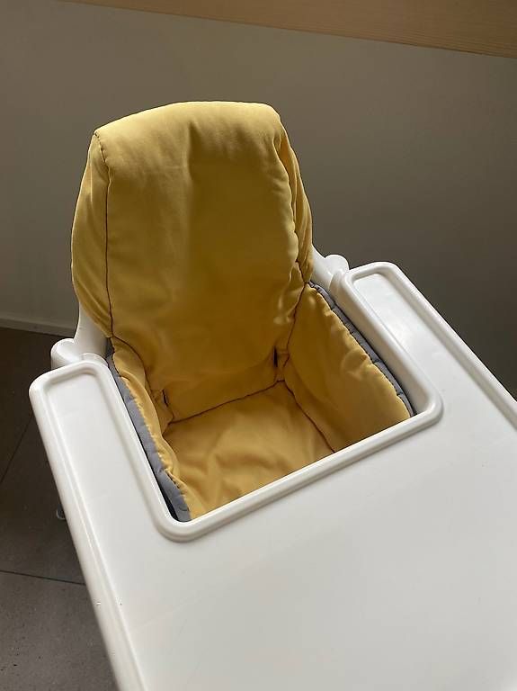 Chaises hautes: Chaise bébé IKEA – D'occasion à Charmey (Gruyère) par mat_sz9y 1