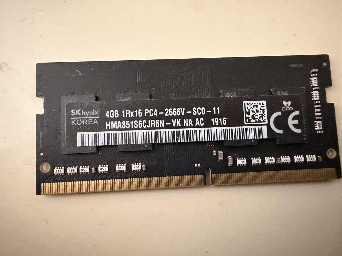 Mémoires / RAM: 4GB DDR4 RAM von Micron – D'occasion à Basel par Brolo.tv