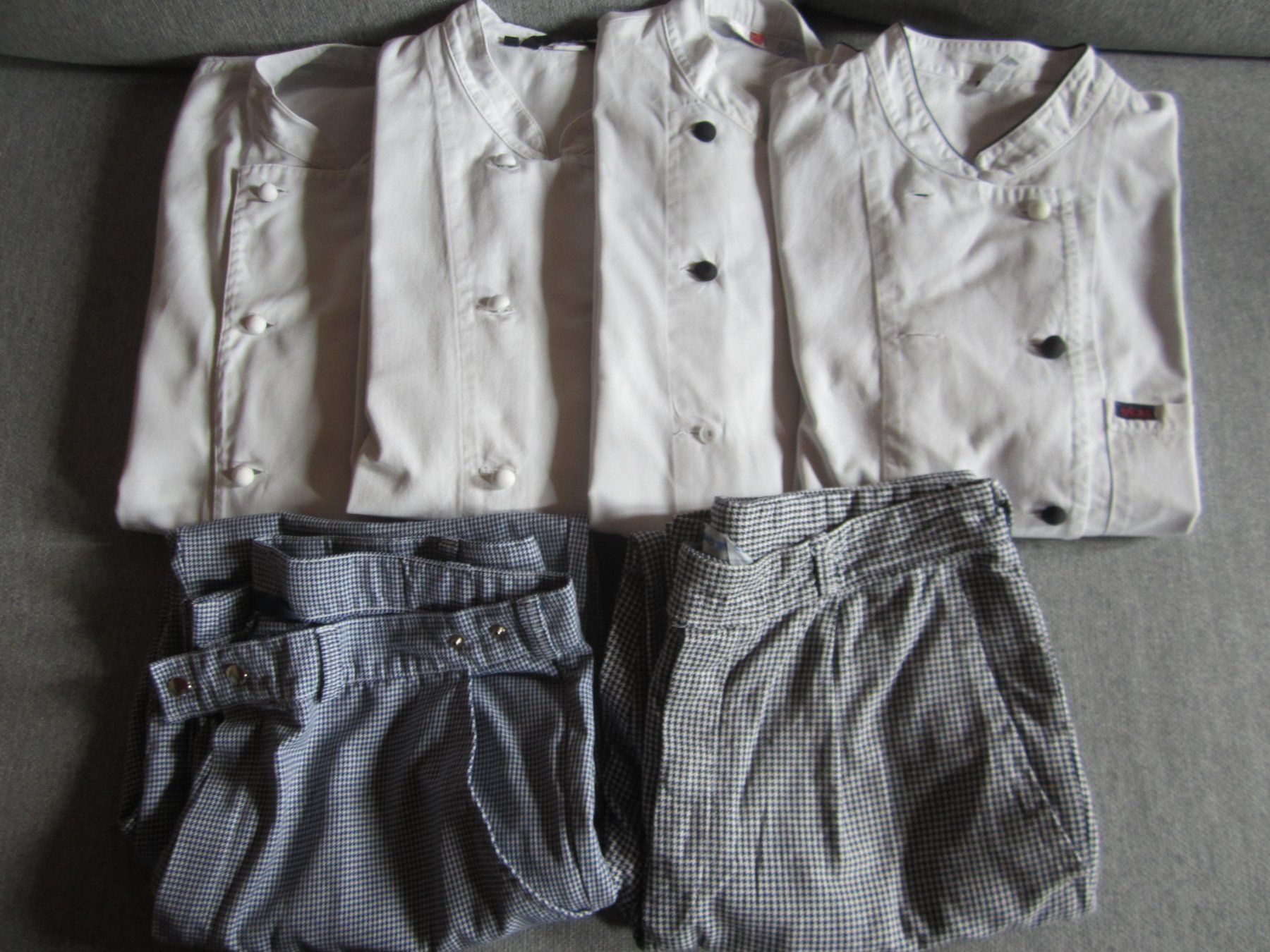 Lotti di vestiti: Blouses et pantalons cuisinier – Nuovo (secondo la descrizione) da Tramelan venduto da Tors