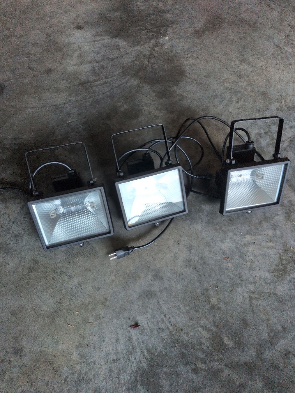 Lampes: 3x Halogenscheinwerfer 400W – D'occasion à Neunkirch par chandips