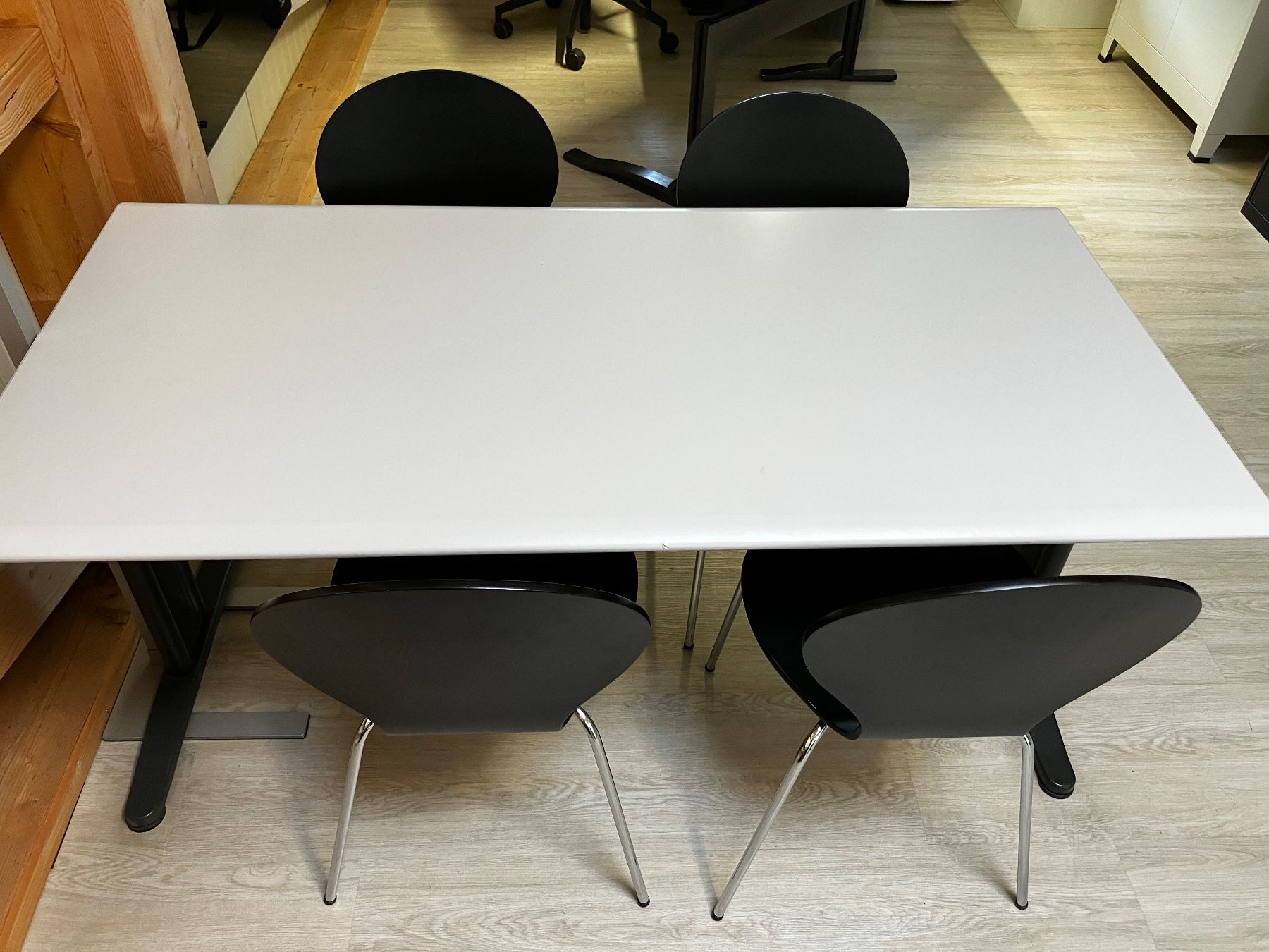 Bureaux: Bürotisch mit Stühlen – D'occasion à Matten b. Interl par aemt 1