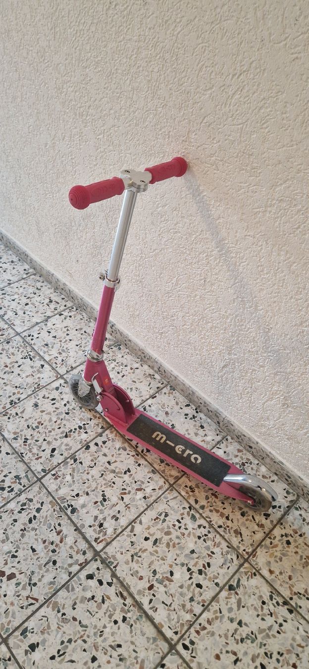 Micro Veicoli per bambini: Micro Scooter klappbar rosa gebrauchter – Usato da Reinach BL venduto da Seroo53 1