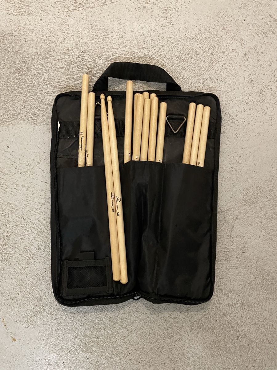 Musikinstrumente: Stickbag mit Sticks in Grösse 5B – Gebraucht aus Bachenbülach von smosmo