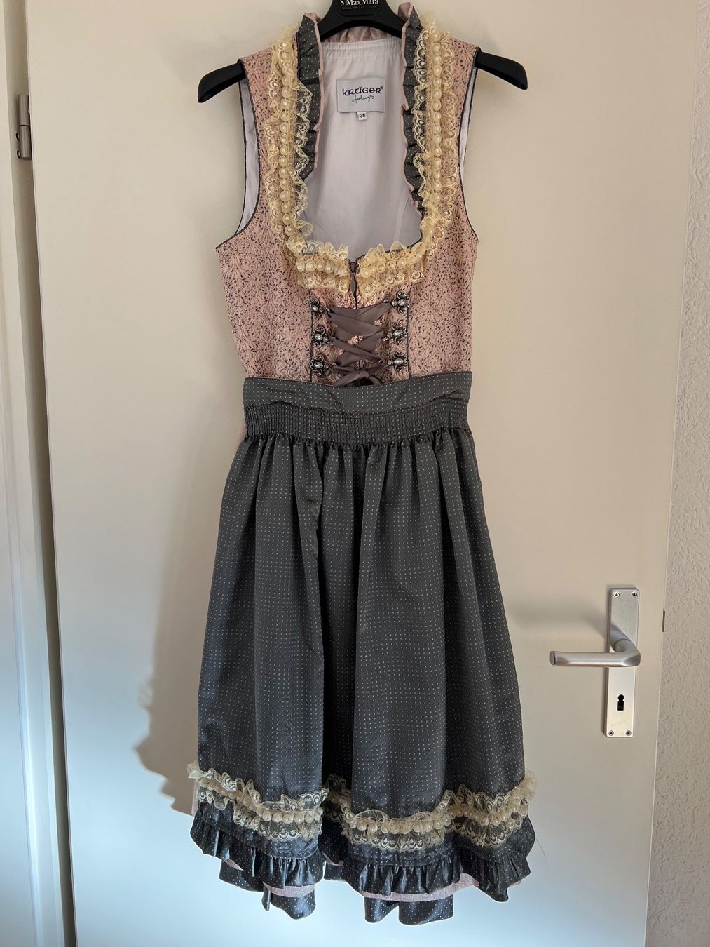 Costumi: Dirndl Krüger – Nuovo (secondo la descrizione) da Winterthur venduto da Trevi21