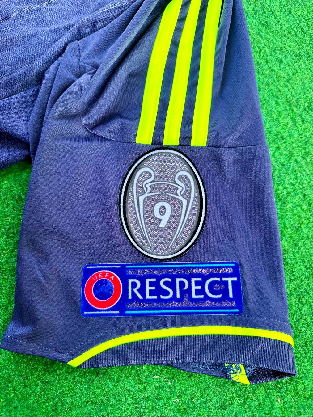 Autografi: T-Shirt mit Ronaldos Originalautogramm – Nuovo e nell'imballaggio originale da Bachenbülach venduto da inn_5kmg 5