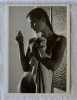 AK EROTIK PIN UP, rauchendes Model nach dem Duschen