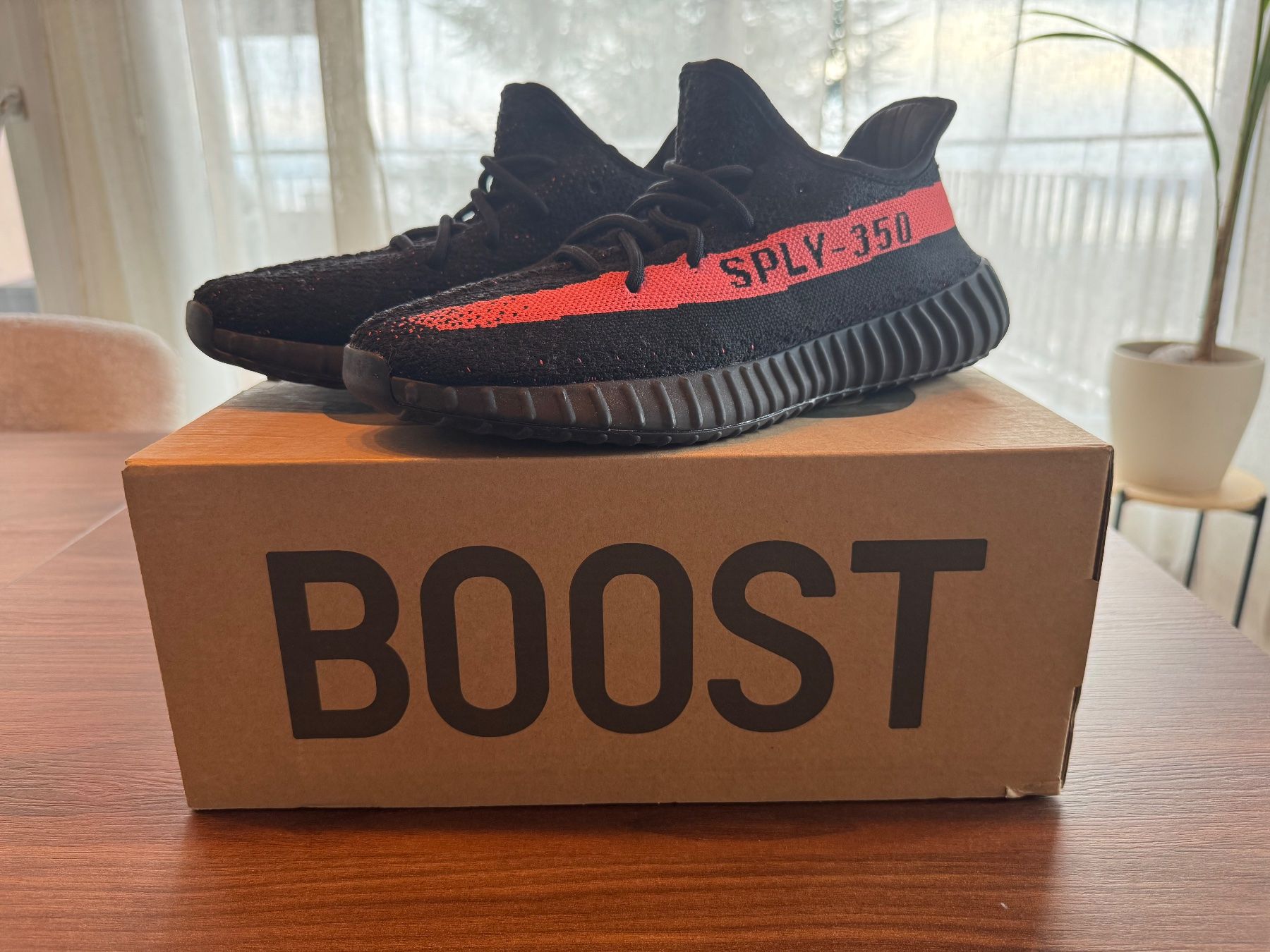 Adidas Scarpe da uomo: Adidas Yeezy Boost 350 V2 Core Black Red – Nuovo e nell'imballaggio originale da Auvernier venduto da Vendeur_Suisse