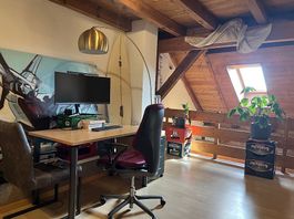 Schöne Stehlampe gold