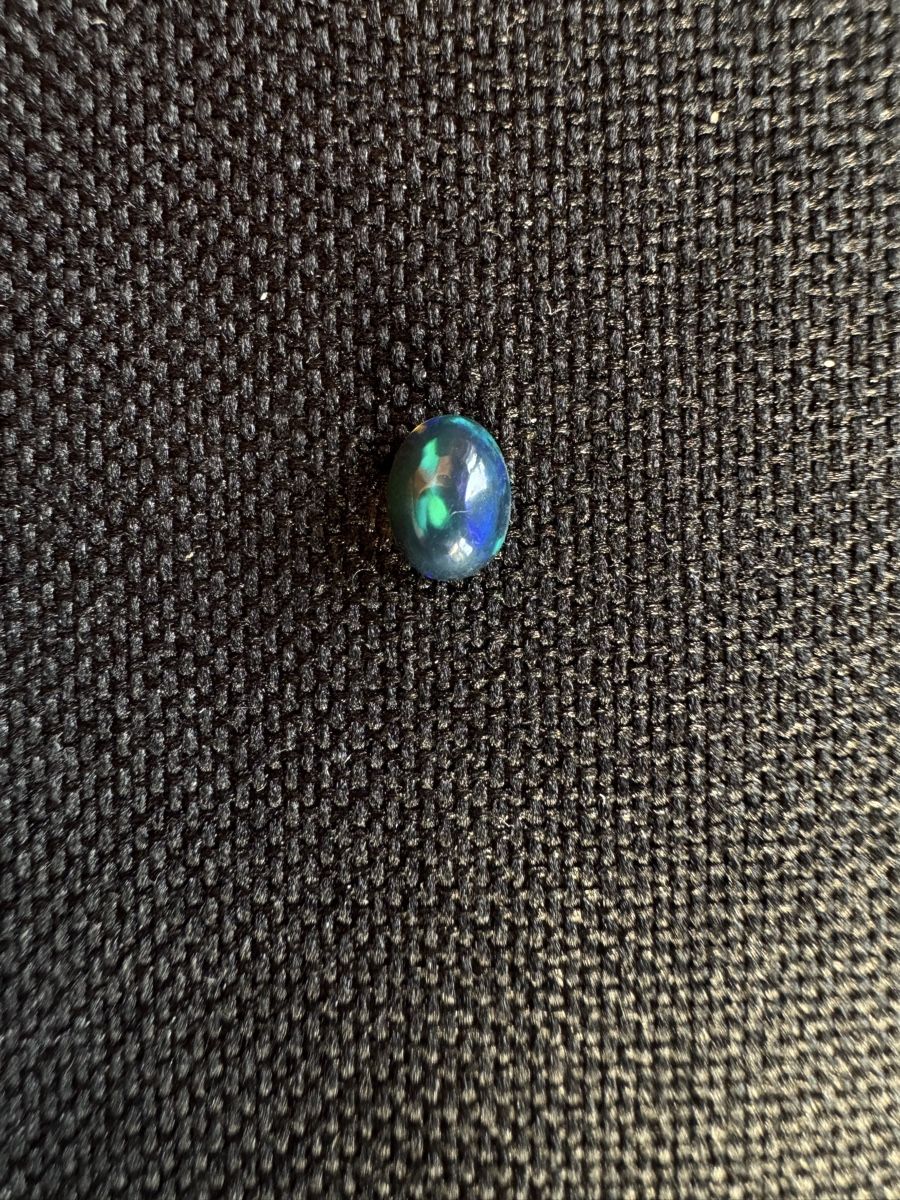 Pierres précieuses: Black Opal 0.6 ct – Neuf avec emballage d'origine à Wängi par Horus90