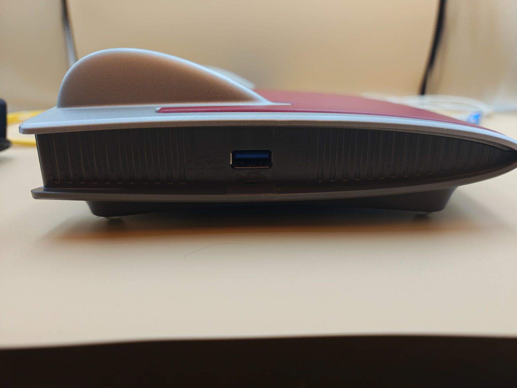 Fritz Modem & Router: FRITZ!Box 5490 Glasfaser-Router mit WLAN & DECT – Usato da Freienbach venduto da Lustoilus 2