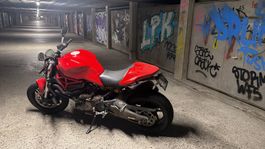 Ducati monster 821 2015