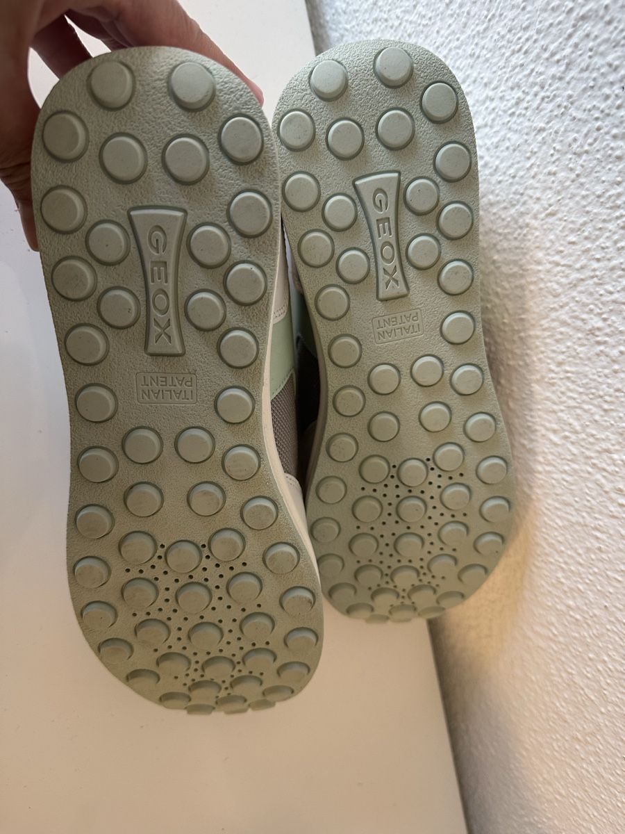 Geox Scarpe da donna: Geox sneaker 2 Paar, neuwertig – Usato da Männedorf venduto da Ewallstreet 3