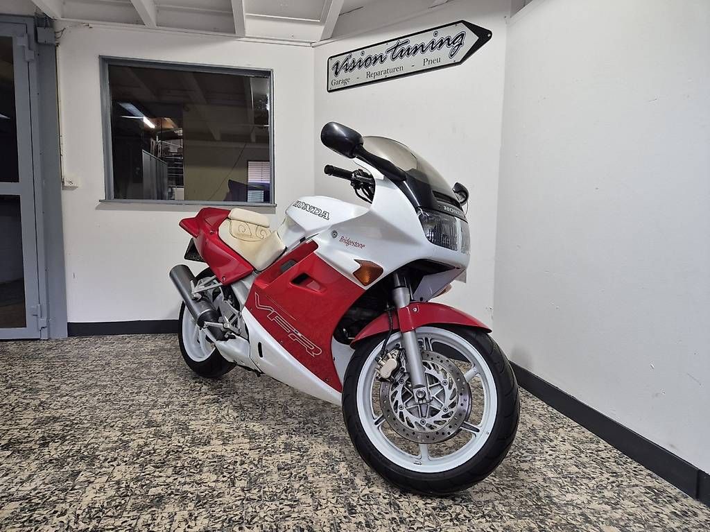 Strada: Honda VFR 750F – Usato da Heimberg venduto da Visiontuning