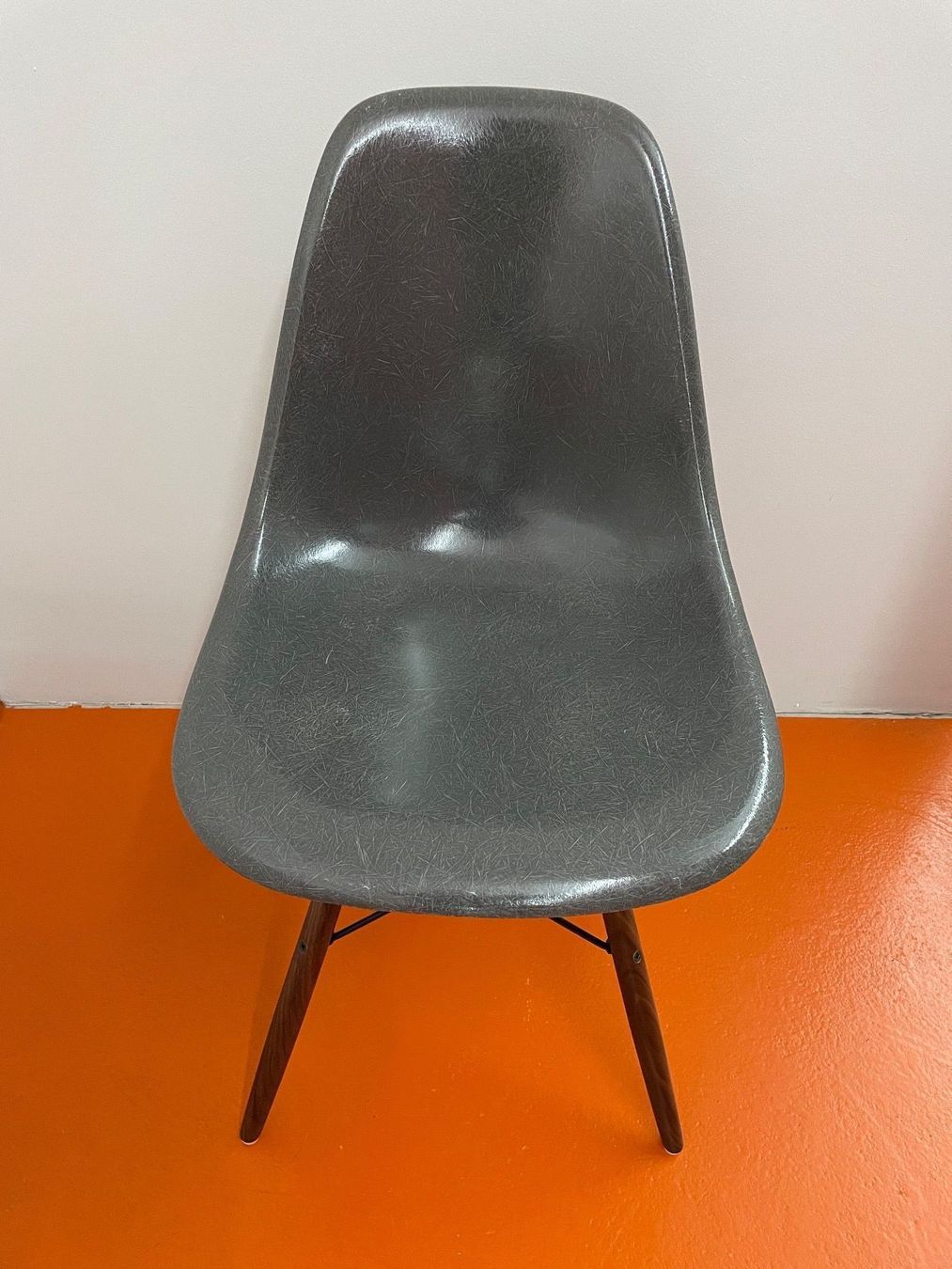 Eames Sedie: Eames Side Chairs elephant grey – Usato da ipsach venduto da Latigo