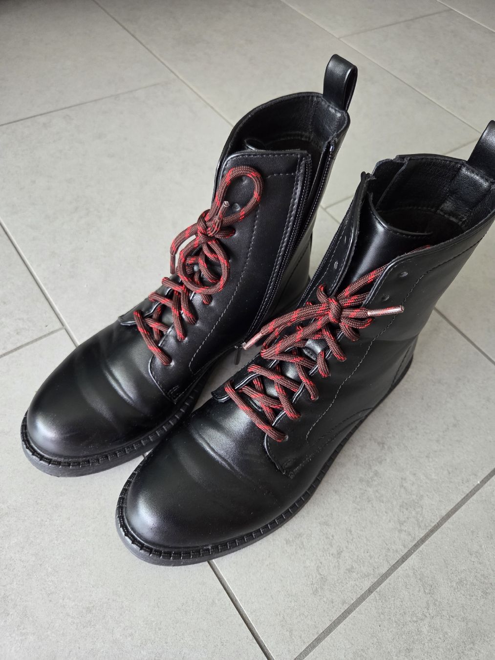 Scarpe da donna: Coole Schnürboots schwarz Grösse 38 – Usato da Domat/Ems venduto da rof_j2rm