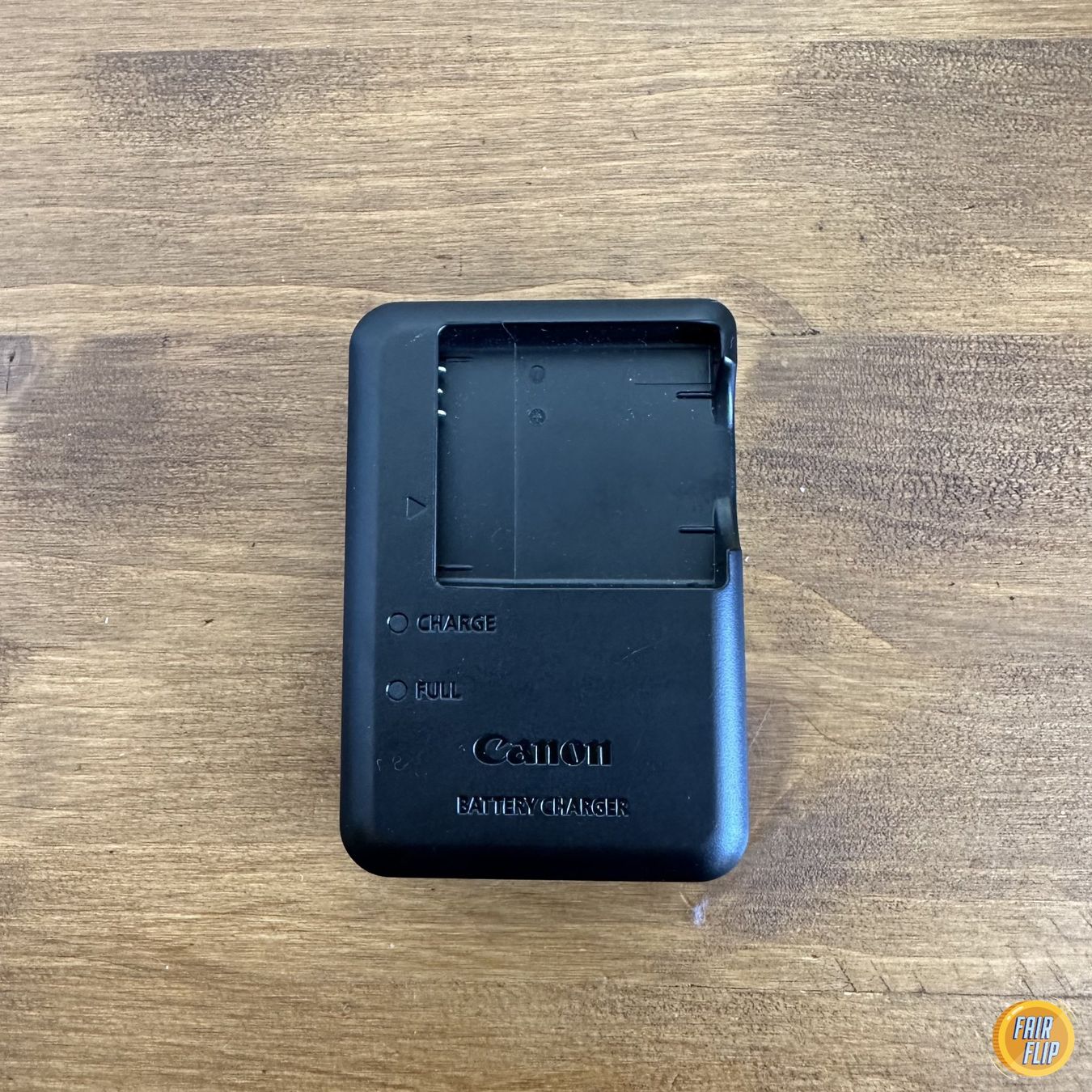 Canon Caricabatterie: Canon Akku Ladegerät CB-2LAE – Usato da Luzern venduto da fairflip