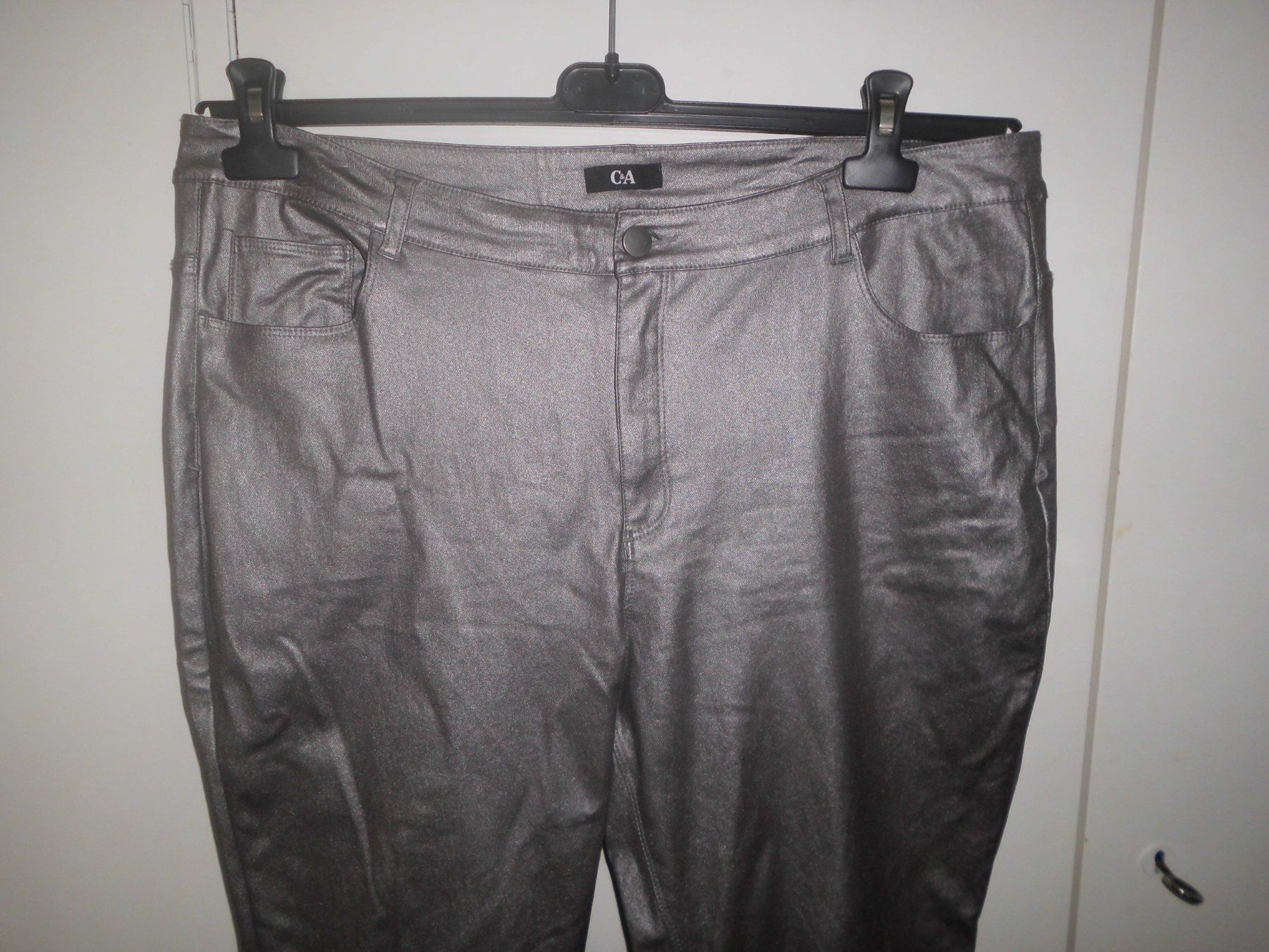 C&A Pantaloni: Pantalon argenté T. 48 – Usato da Marin-Epagnier venduto da Madja 1