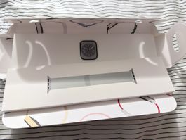 Apple Watch Series 8 – 45mm – Edelstahl Silber – GPS + Cellu
