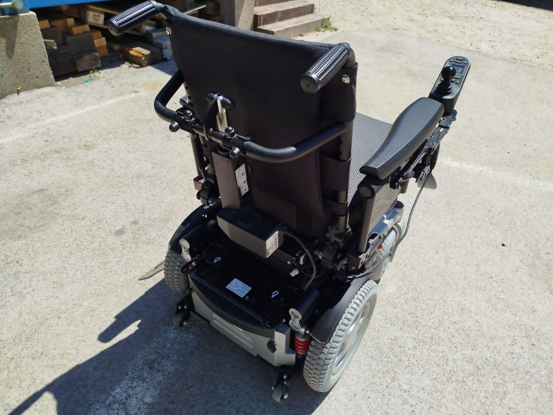Rollstühle: Fauteuil roulant électrique Modèle: Quickie – Gebraucht aus La Chaux-de-Fonds von Emmaus2300CDF 2