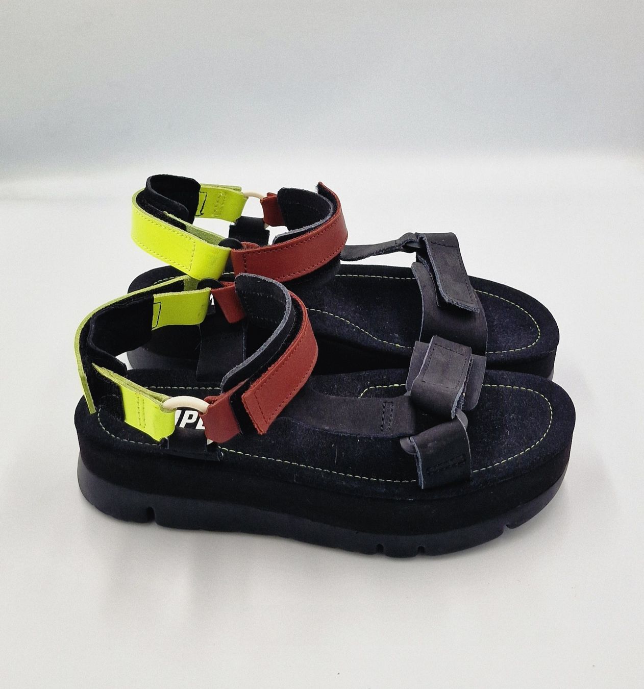 Camper Scarpe da donna: Camper Sandalen Damen Leder Multicolor Gr. 37 – Usato da Affeltrangen venduto da Szafaoli 1