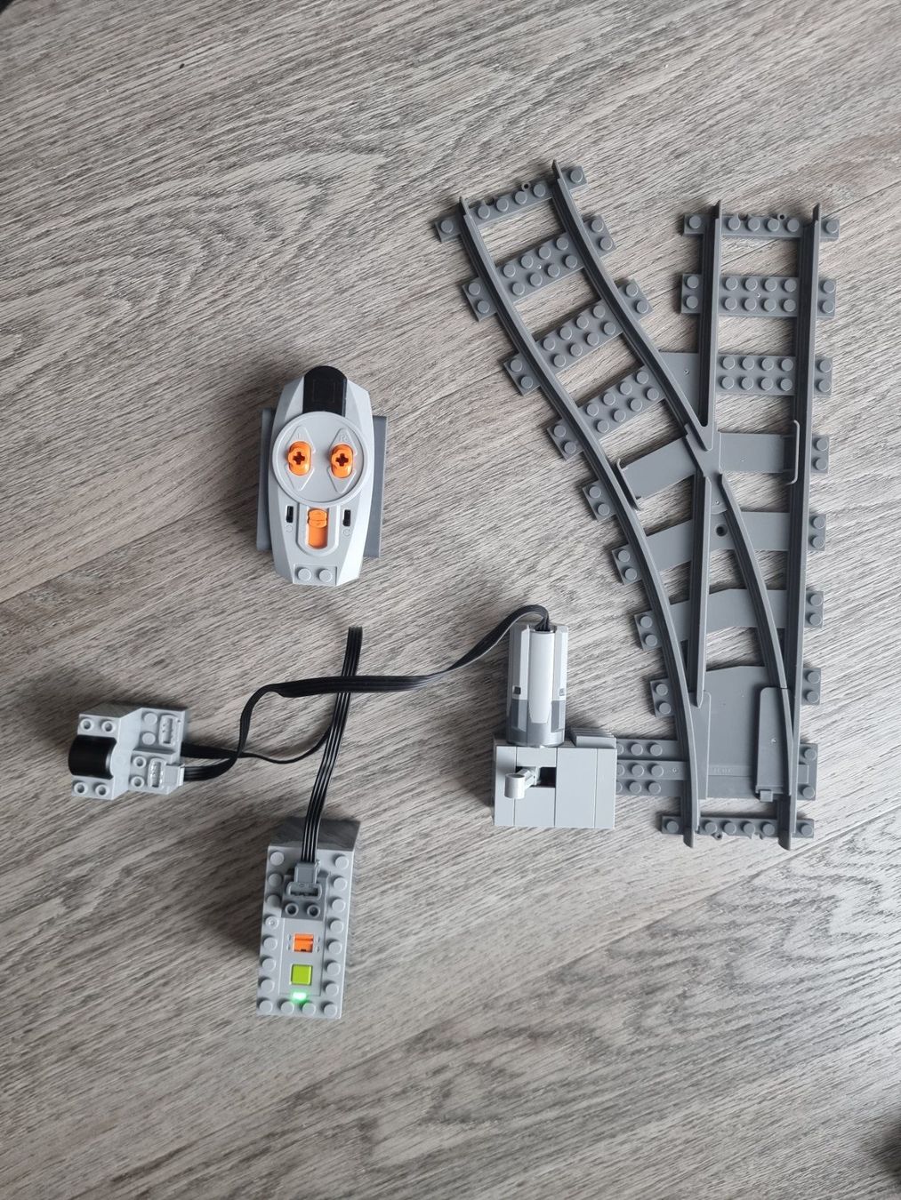 Lego Spielzeuge: ferngesteuerte Weiche links komplett – Neu (gemäss Beschreibung) aus Eglisau von 20788