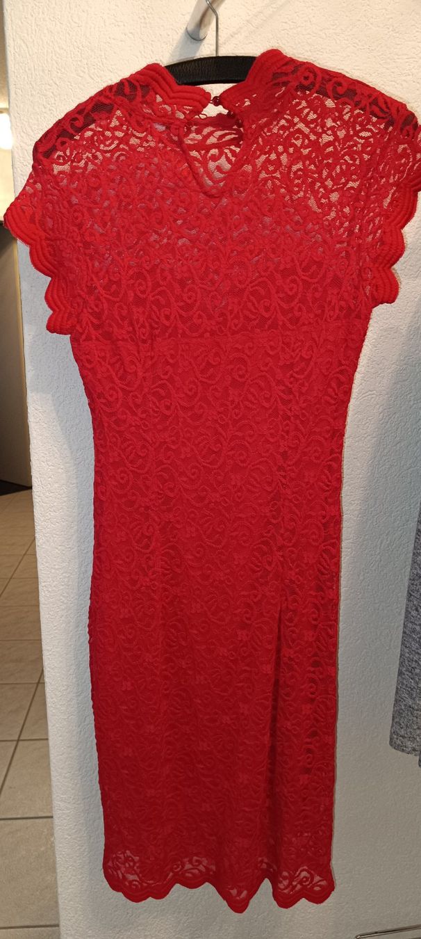 Kleider: Rotes Spitzenkleid mit Kragen – Gebraucht aus Mellingen von Kar_rm6h 1