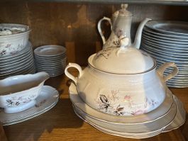 Service vaisselle porcelaine ancienne fleuri bon état