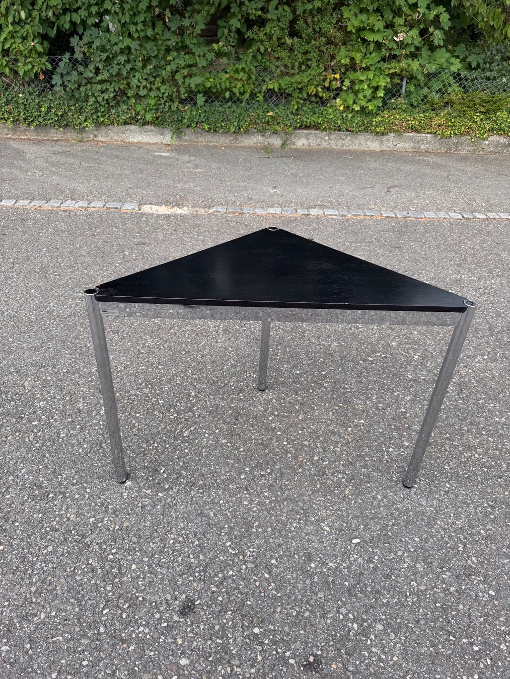 USM Scrivanie: USM Haller Tisch ( Nr.4) schwarz ab 1.- – Usato da Grenchen venduto da Design-Outlet 1